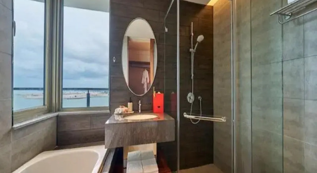 Номер Deluxe Birkin International Hotel