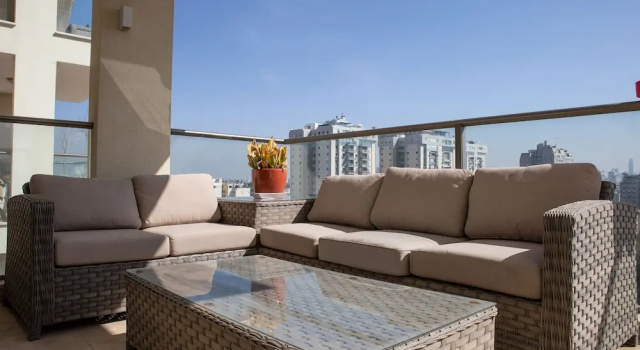 Апартаменты Deluxe Modern & Stylish 3BR Apt With Balcony
