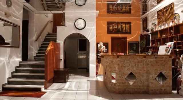 Saron Hotel