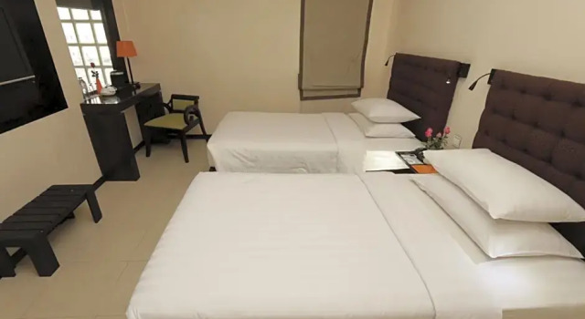 Двухместный номер Deluxe East Hotel