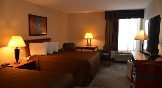 Четырёхместный номер Standard с видом на город Tawas Bay Beach Resort & Conference Center