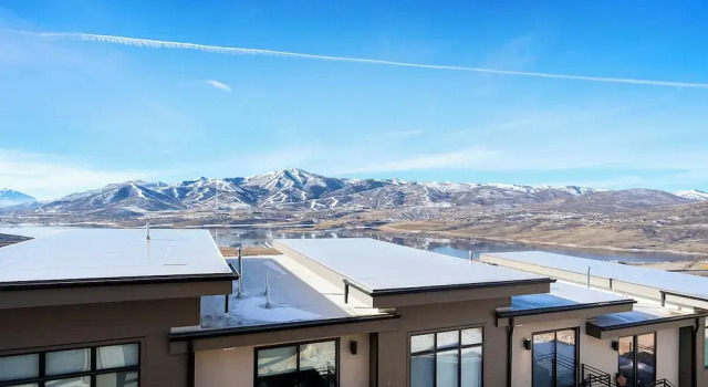 Hideout Haven: Luxe Retreat w/ Lake View & Hot Tub, Prenota Appartamento Appartamenti a Hideout, Appartamento
