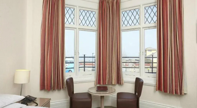 Семейный номер Standard с видом на море Royal Esplanade Hotel