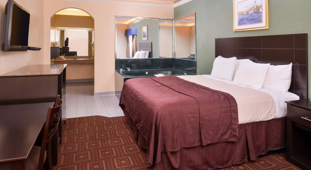 Люкс Luxury Americas Best Value Inn-Baytown