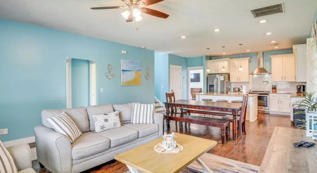 Коттедж с 3 комнатами Close to Beaches: Palm Coast Home w/ Deck!