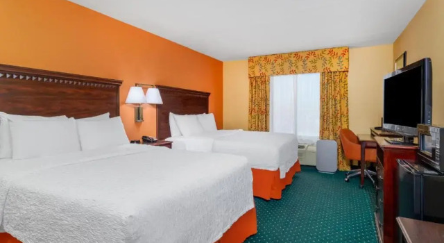 Четырёхместный номер Premium Hampton Inn & Suites Sacramento-Elk Grove Laguna I-5