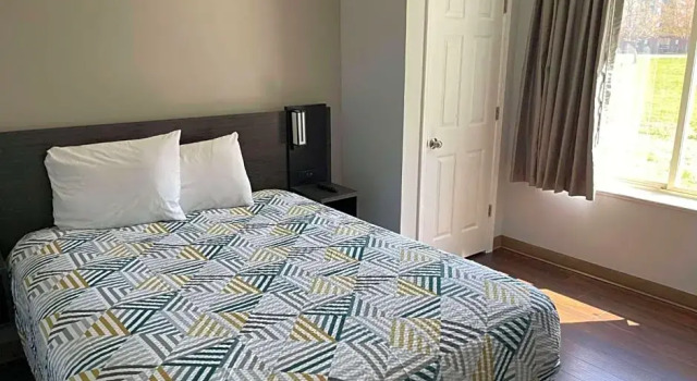 Номер Standard Studio 6 Peoria IL