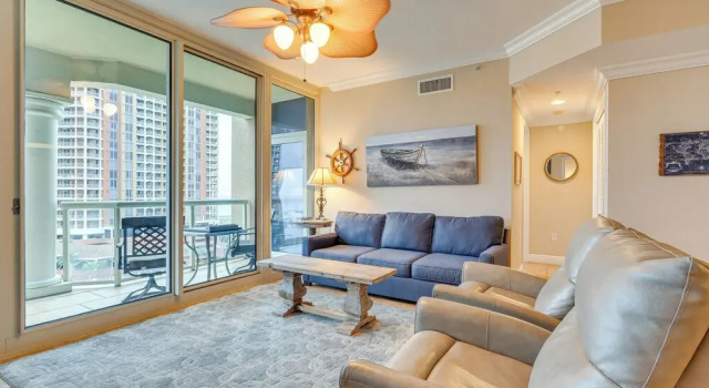 Pensacola Beach Retreat w/ Direct Beach Access!, Rezerwuj Apartament Hotele w Panhandle Florida z parkingiem, Parking
