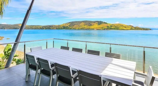 Вилла с 4 комнатами с видом на море Yacht Club Villas on Hamilton Island by HIHA