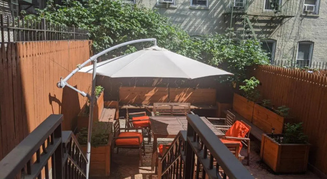 Апартаменты Gorgeous 3 bedroom 2 stops from Times Square and Central Park for Families or Groups with NO SMOKING AND NO PARTIES but Couples and Kids Friendly