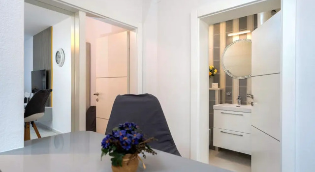 Villa Capitis in the Centre - Deluxe Apartment with Swimming Pool, Забронировать Апартаменты/квартира Отели Хвара с парковкой, рядом с Church of the Holy Spirit Hvar, Парковка