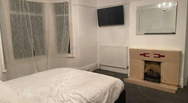 Апартаменты Charming 2-bed Apartment in Brentwood Free Parking