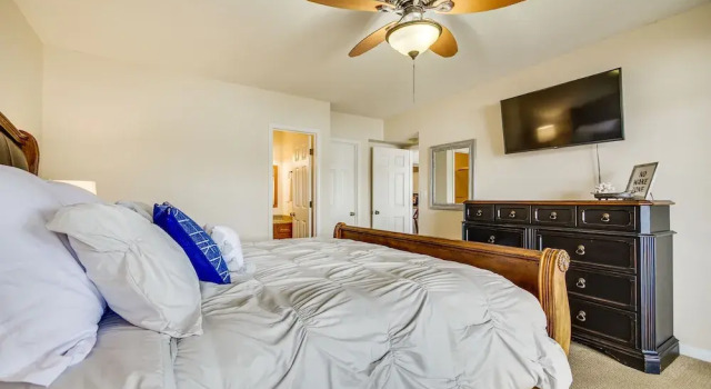 Lake of the Ozarks Condo w/ Community Pool, Prenota Appartamento Hotel a Missouri con parcheggio, Parcheggio