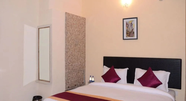 OYO 8448 Hotel Shyamal, Забронировать Отель Варанаси штат Уттар-Прадеш, рядом с Гхат Асси