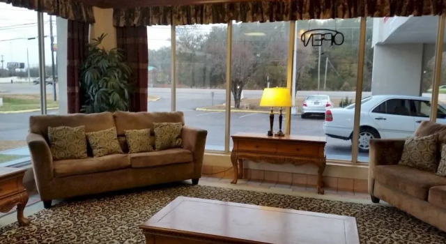 Candlelight Inn & Suites, Varaa Hotelli Montgomery Alabama
