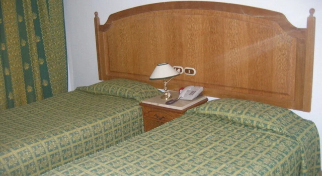 Одноместный номер Standard с балконом Catherine Plaza Hotel