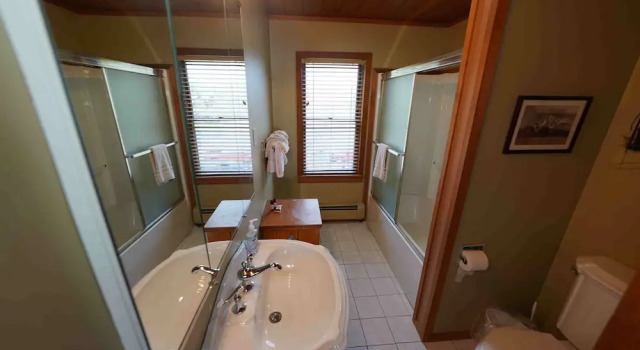 Люкс с красивым видом из окна Ampersand Bay Resort