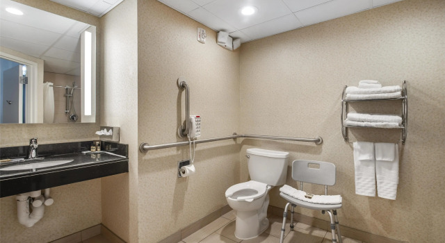 Четырёхместный номер Standard Best Western Plus Keene Hotel