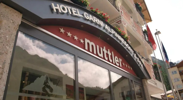 Hotel Garni Muttler Alpinresort & Spa, Book Hotel Hoteller i Engadin med pool, Swimmingpool