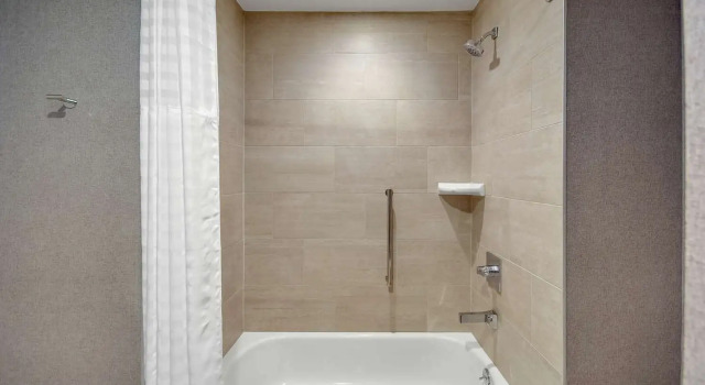Люкс Embassy Suites by Hilton Jonesboro Red Wolf Convention Center