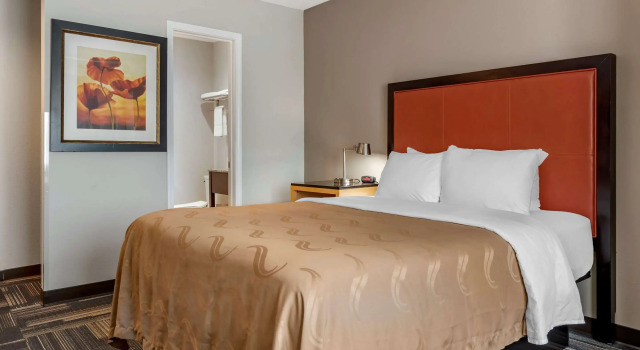 Spark by Hilton Evansville Downtown, Book Hotel Evansville Indiana