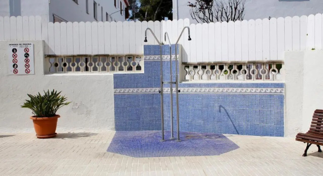 AT007 Apartamento a 150 m de la playa, Varaa Huoneisto Hotellit Tarragonès uima-altaalla, Uima-allas