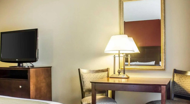Номер Standard Comfort Inn & Suites