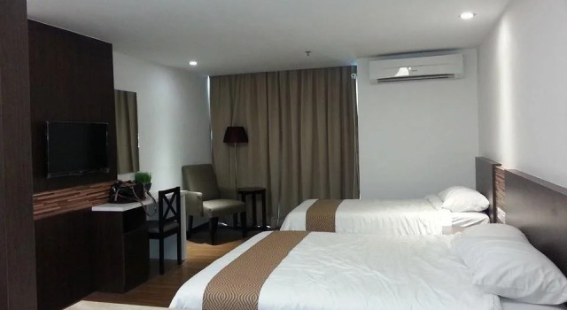 Qaseh Aryaana Suite, Забронировать Отель Отели Кота-Бару с парковкой, рядом с Торговый центр Kota Bharu, Парковка
