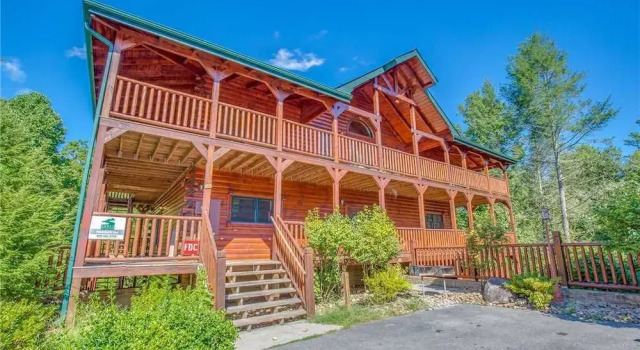 Hemlock Inn - Eight Bedroom Cabin
