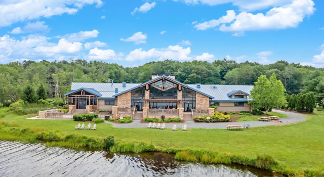 Коттедж Cozy Poconos Retreat Hot Tub Dog Friendly Firepit