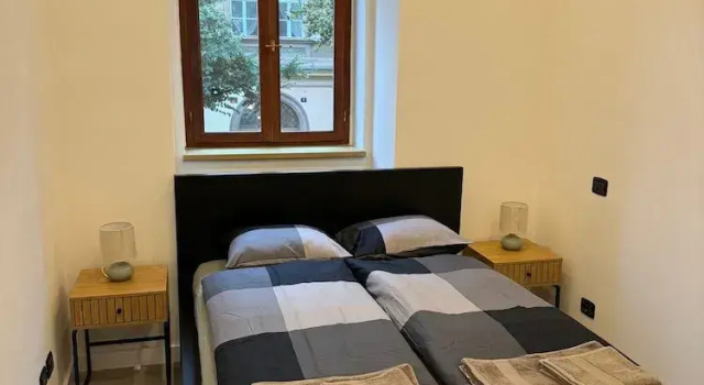 1 Bed Flat - Sleeps 2 - Pets - Smoking on Terrace, Rezervovat Apartmán Hotely v Praha s parkováním, poblíž National Memorial on the Vítkov Hill, Parkování