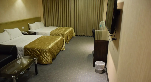Четырёхместный номер Deluxe с частичным видом Home Full Hotel