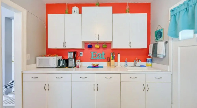 Sunny Bonita Springs Apt w/ Pool, Hot Tub + Lanai, Забронировать Отель Бонита-Спрингс Southwest Florida, рядом с Gulf Coast Certified Primary Care
