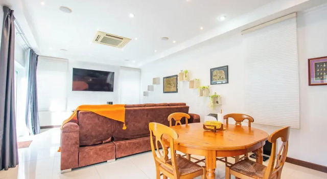 Вилла Luxury Seaside Villa 3 Pools, 2 mins walk to beach