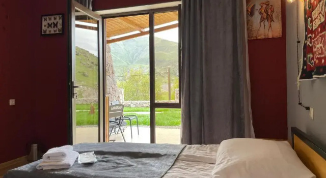 Hotel Hobbiton Near Vardzia Caves