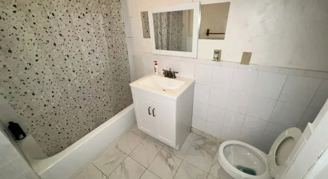 Номер Economy 184 Heath St