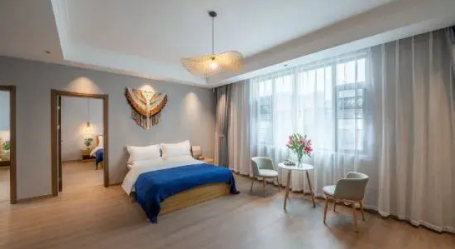 Люкс Golden Jade · Four Seasons Yunqi Light Luxury Resort Homestay