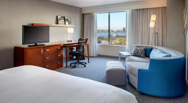 Номер Standard Courtyard by Marriott Detroit Downtown