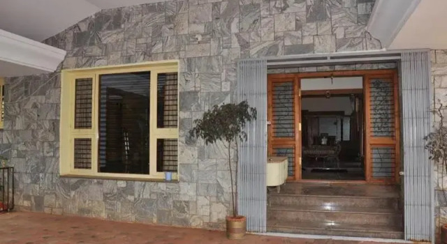Suvarna Luxury Home Stay, Rezervovat Hotel Hotely v Bangalore s parkováním, Parkování