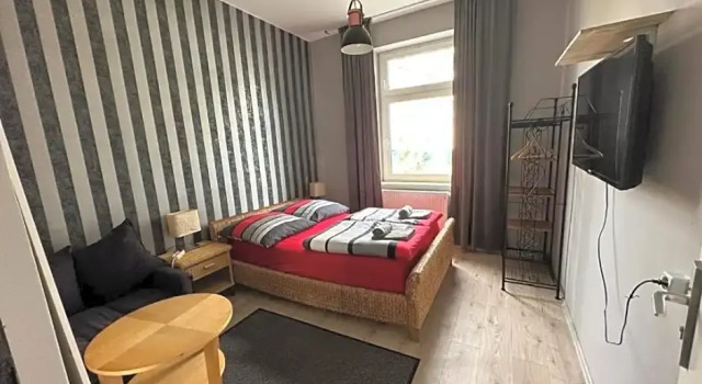 Adams Hostel - Self Check-In & Only Private Rooms, Забронировать Хостел Хольтхаузен Дюссельдорф, рядом с Фрайцайтпарк Нидерайдер-Вельдхен