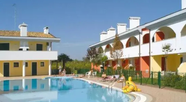 Апартаменты Apartment With Shared Pool for 5 Guests