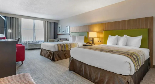 Четырёхместный номер Standard Country Inn & Suites by Radisson, Lumberton, NC