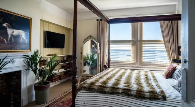 Manor House / 10-bed Home on Osea Island, Essex, Book Hotel Maldon Essex