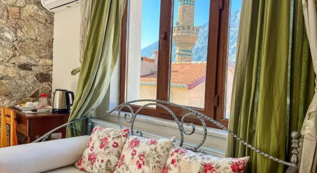 Трёхместный номер Standard с частичным видом Fulya Pension