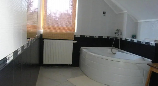 Klára Apartmanház, Book Hotel Hoteller i Western Transdanubia med parkering, Parkering