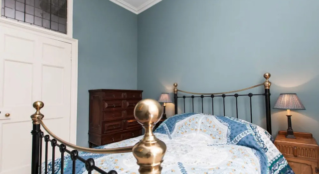 Central, Spacious 3BR Edinburgh Flat For 6, Забронировать Отель Эдинбург Midlothian, рядом с Национальный музей Шотландии