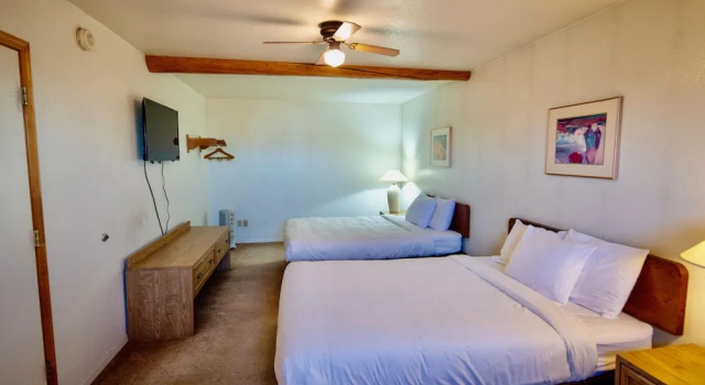 Deluxe Suite Reed's Lodge