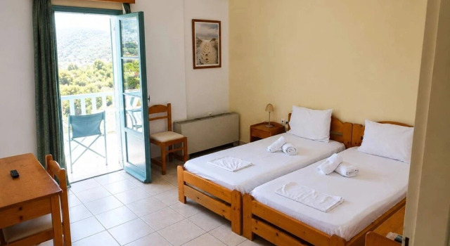 Hotel Elena - Cozy Seaside Triple Suite in Skyros