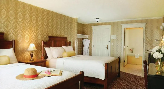 Номер Standard St James Hotel