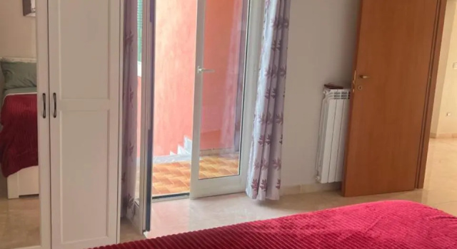 Esther Guest House, Забронировать Гостевой дом Отели в центре Кастель-Вольтурно, в центре